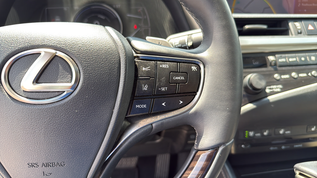 Used 2020 Lexus ES 300h w/ Premium Package FWD image 24