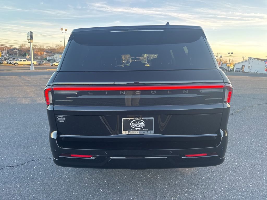 New 2025 Lincoln Navigator L Reserve w/ Jet Appearance Package image 4