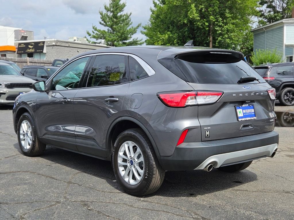 Used 2022 Ford Escape SE image 3