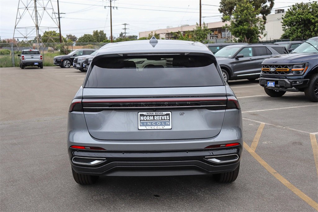 Used 2025 Lincoln Nautilus Premier image 7