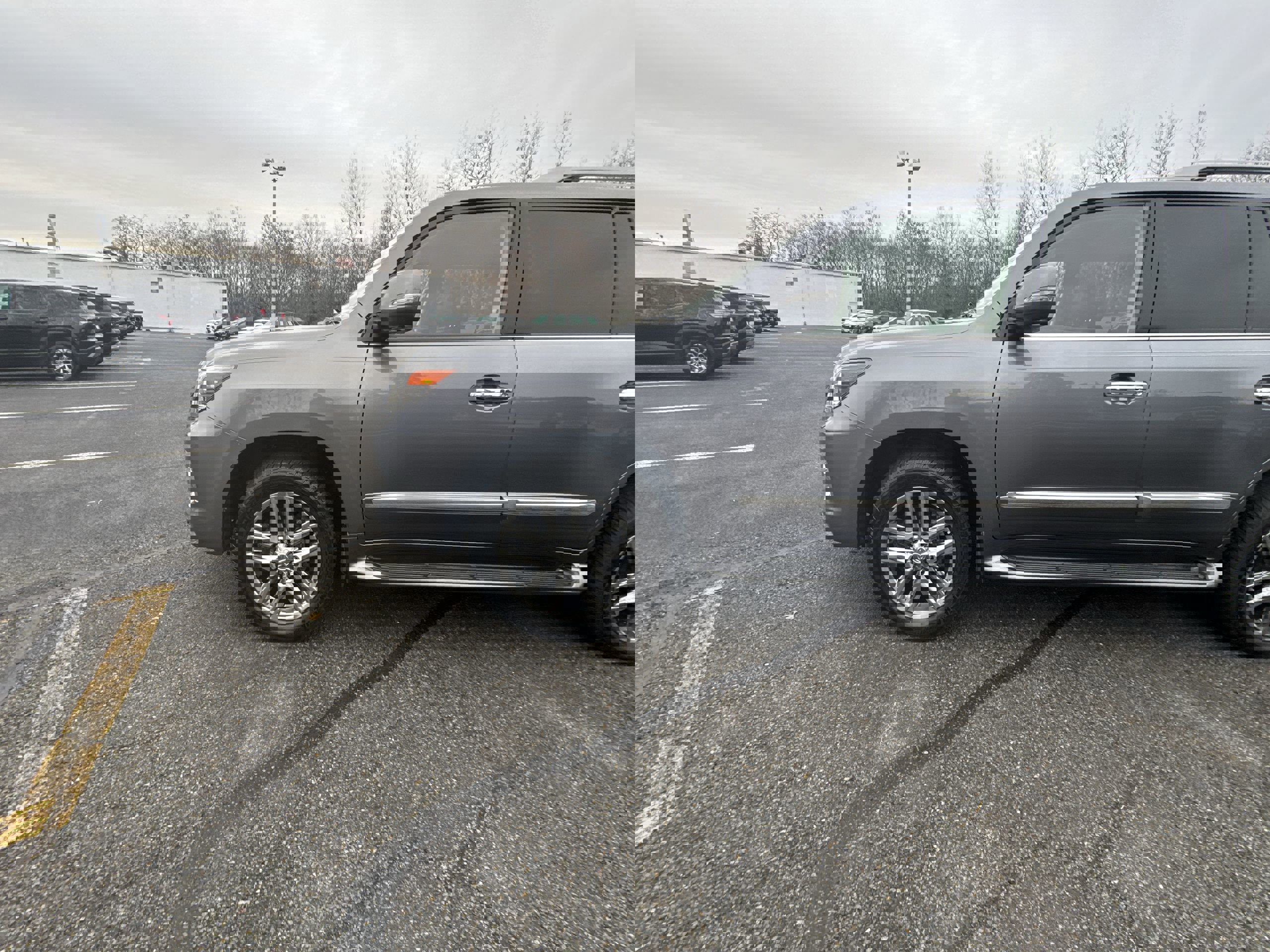 Used 2015 Lexus LX 570 4WD w/ Luxury Package image 34