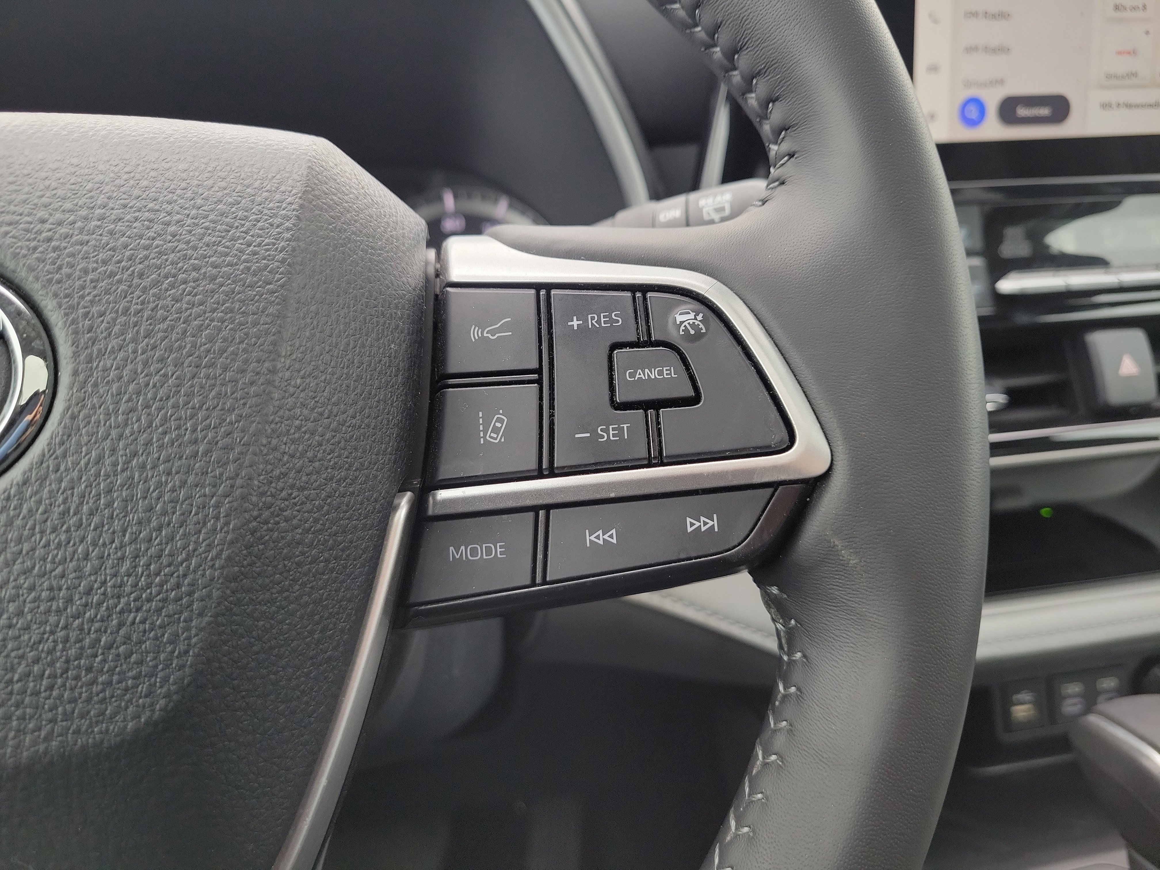 Used 2024 Toyota Highlander XLE image 25