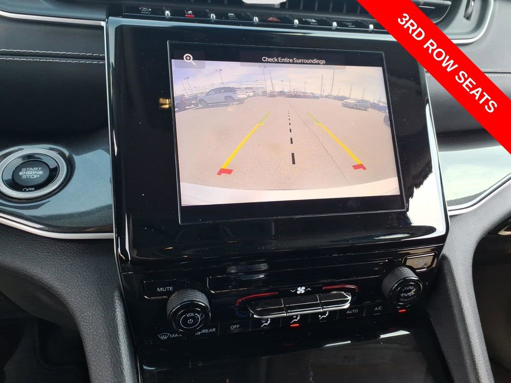 Used 2023 Jeep Grand Cherokee L Laredo image 23