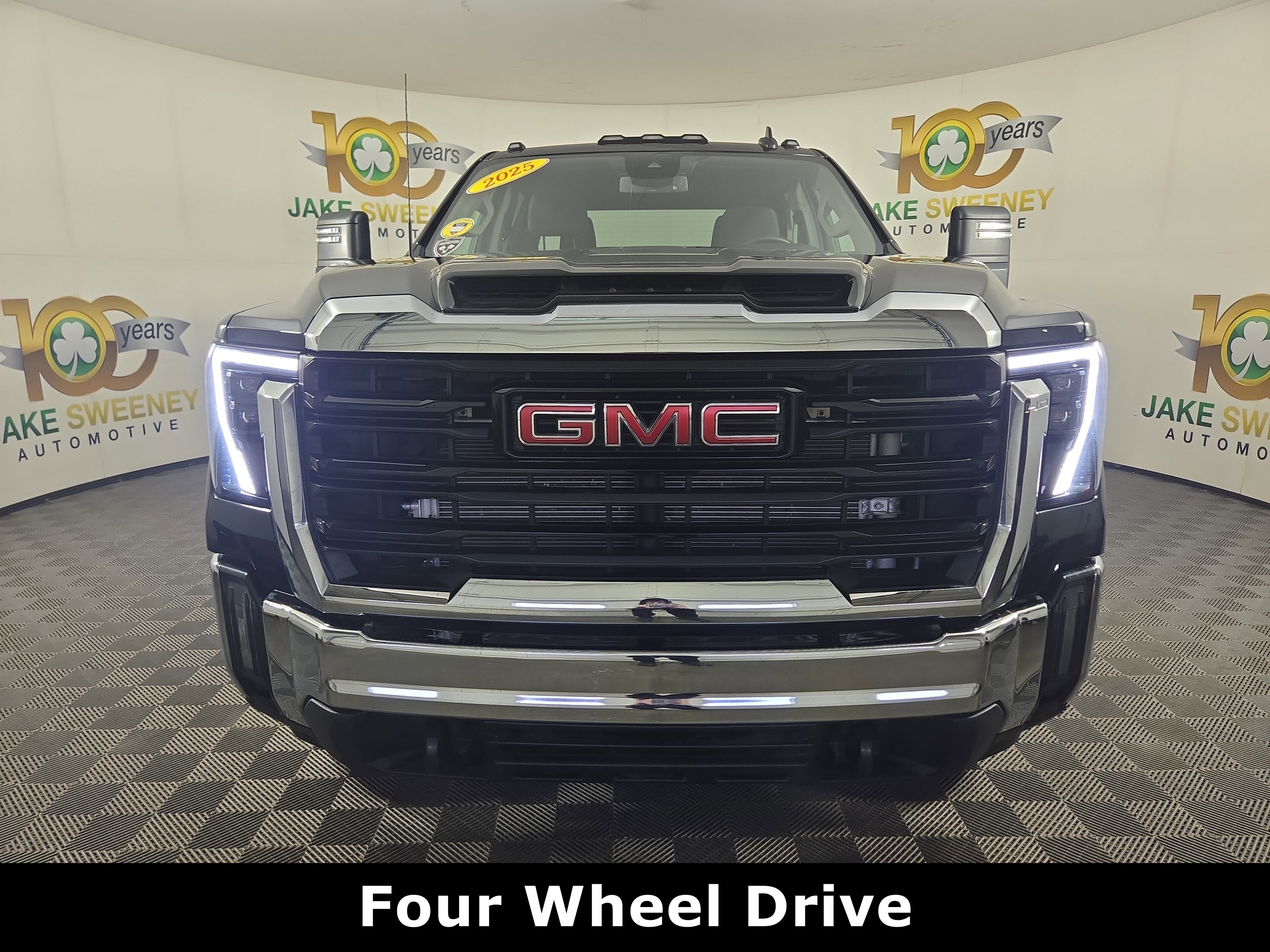 Certified 2025 GMC Sierra 3500 Pro AWD/4WD image 2