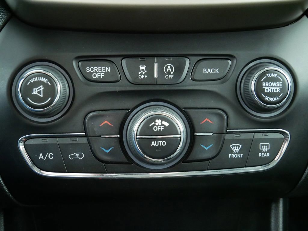 Used 2016 Jeep Cherokee Limited image 29