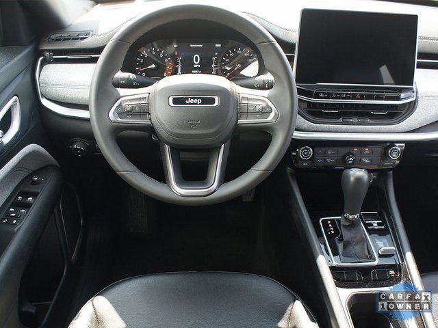 Used 2024 Jeep Compass Latitude image 4