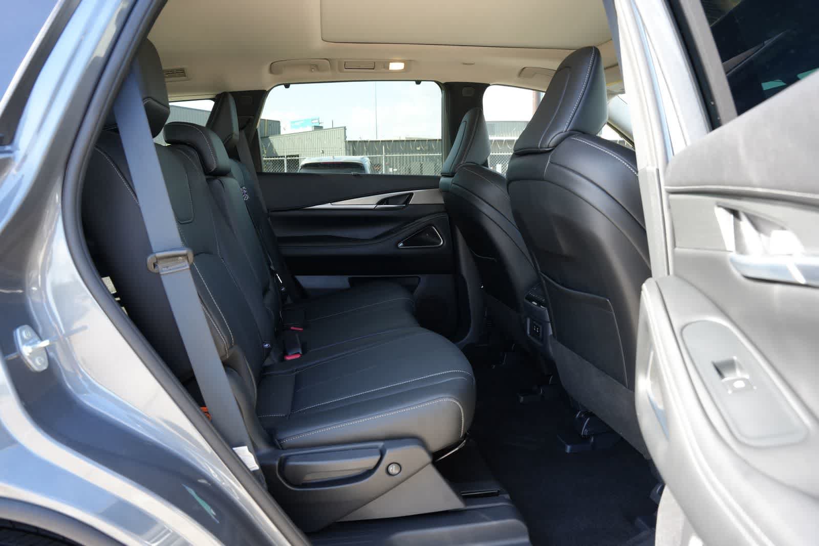 Certified 2026 INFINITI QX60 Luxe w/ Cargo Package AWD/4WD image 21