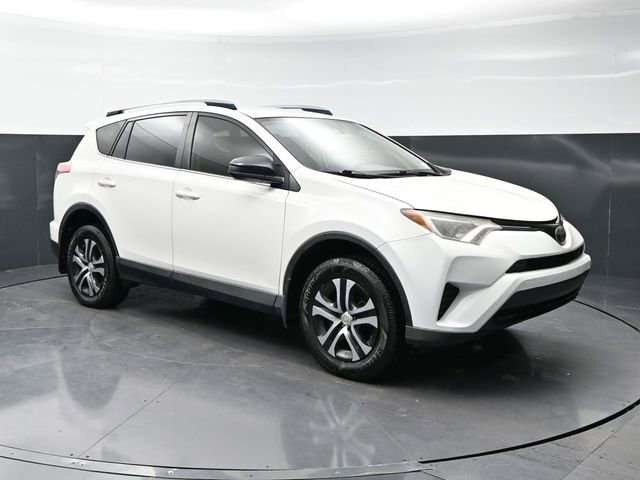 Used 2017 Toyota RAV4 LE video 3