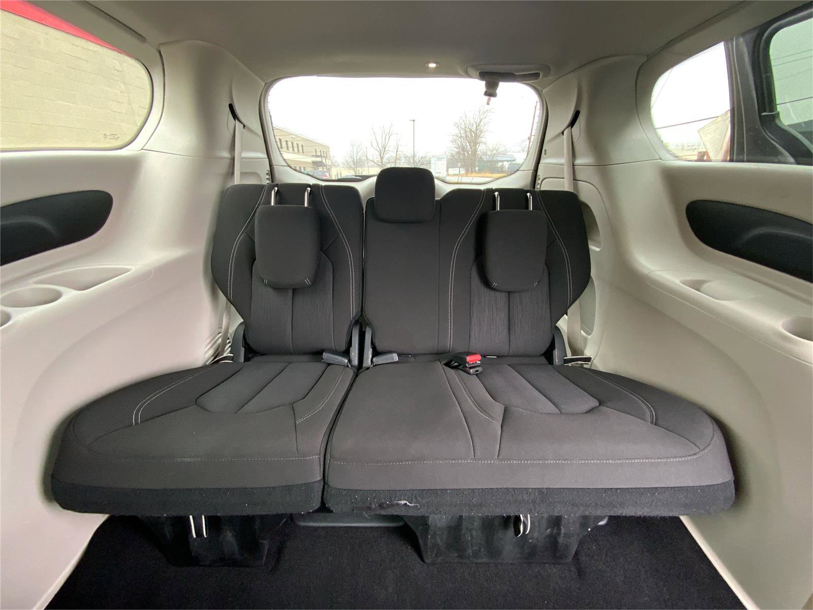 Used 2023 Chrysler Voyager LX image 37