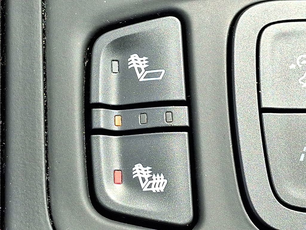 Used 2024 GMC Terrain SLT image 24