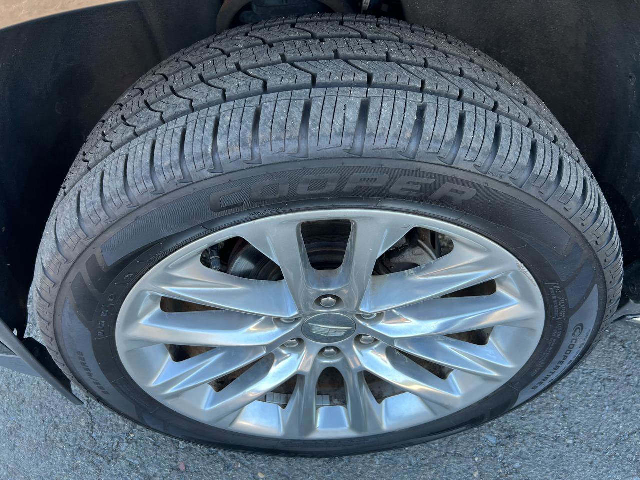 Used 2017 Cadillac Escalade Luxury AWD/4WD image 4