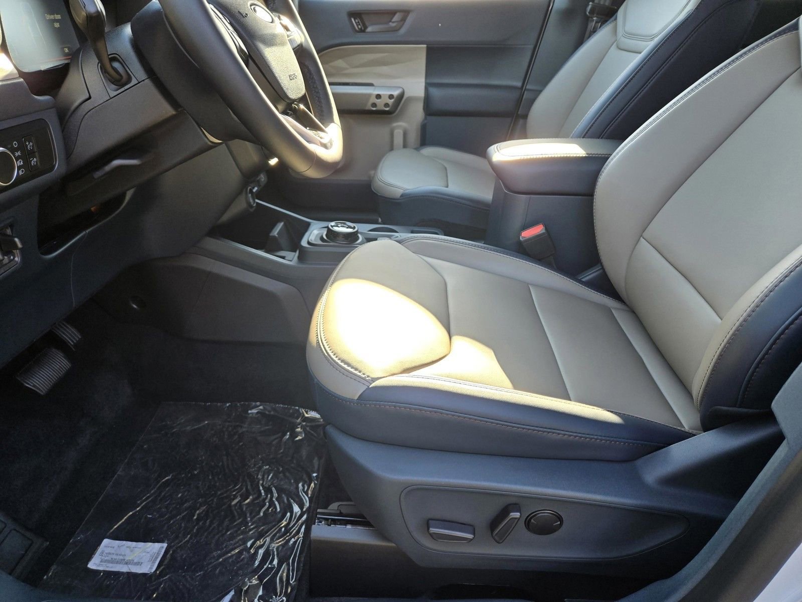 New 2025 Ford Maverick Lariat w/ 4K Tow Package AWD/4WD image 9