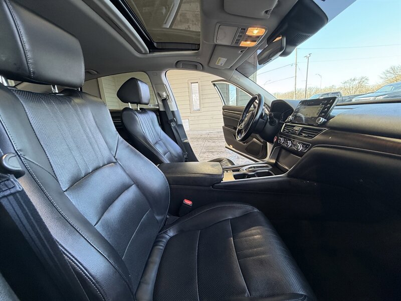 Used 2018 Honda Accord Touring image 14