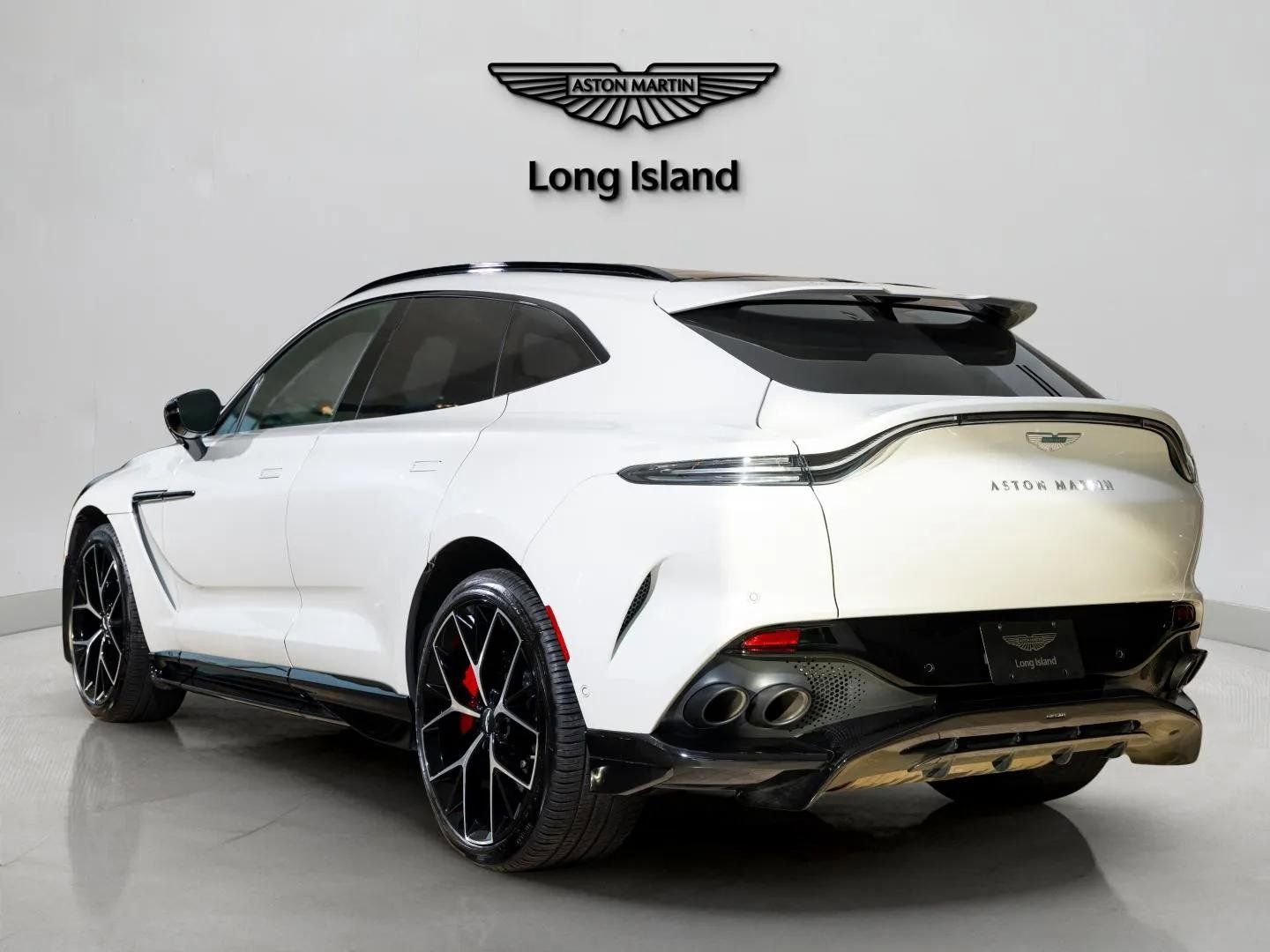 Used 2025 Aston Martin DBX 707 image 4