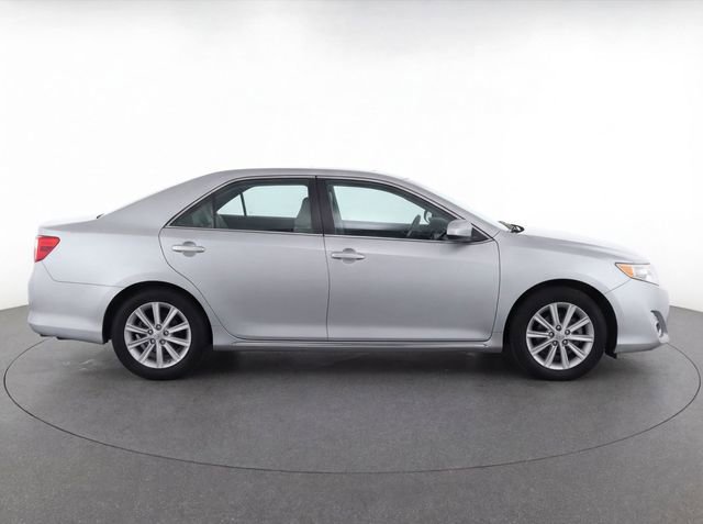 Used 2013 Toyota Camry XLE w/ Leather Pkg FWD image 8