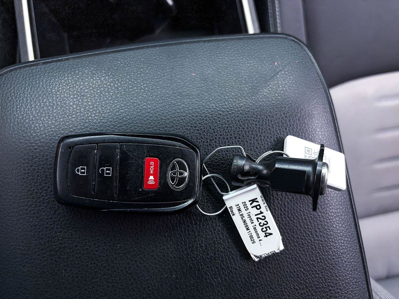 Used 2025 Toyota Tacoma TRD Off-Road AWD/4WD image 30