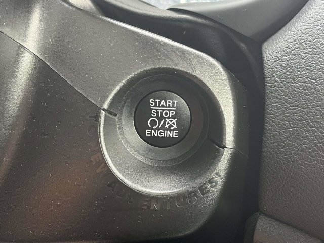 Certified 2021 Jeep Renegade Latitude w/ Luxury Group I FWD image 32
