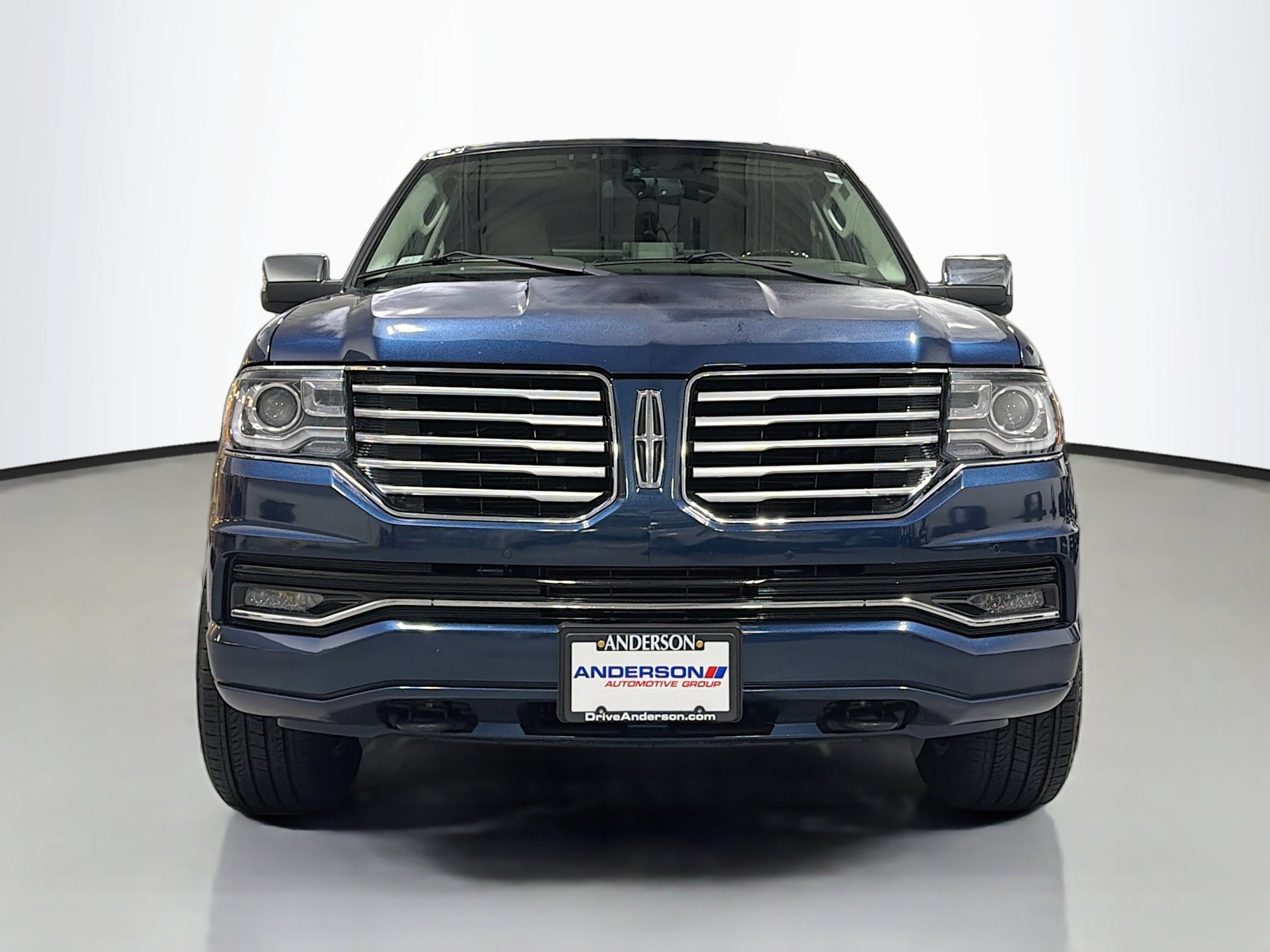 Used 2017 Lincoln Navigator Select image 2