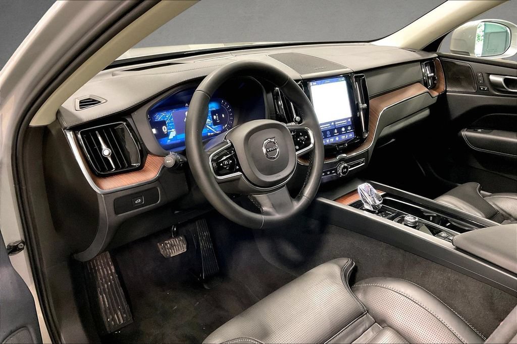 Certified 2023 Volvo XC60 B5 Ultimate w/ Climate Package AWD/4WD image 18
