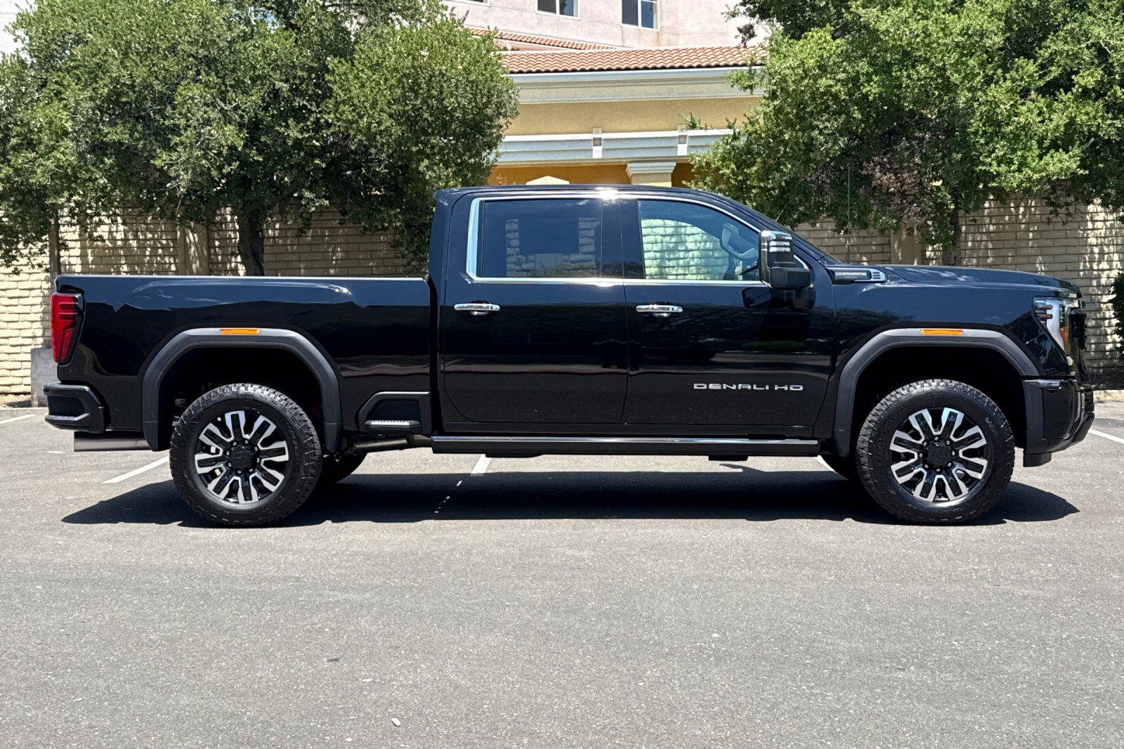 New 2026 GMC Sierra 2500 Denali Ultimate w/ Max Trailering Package AWD/4WD image 3