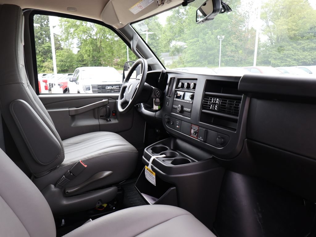 New 2026 Chevrolet Express 2500 w/ Enhanced Convenience Package RWD image 27
