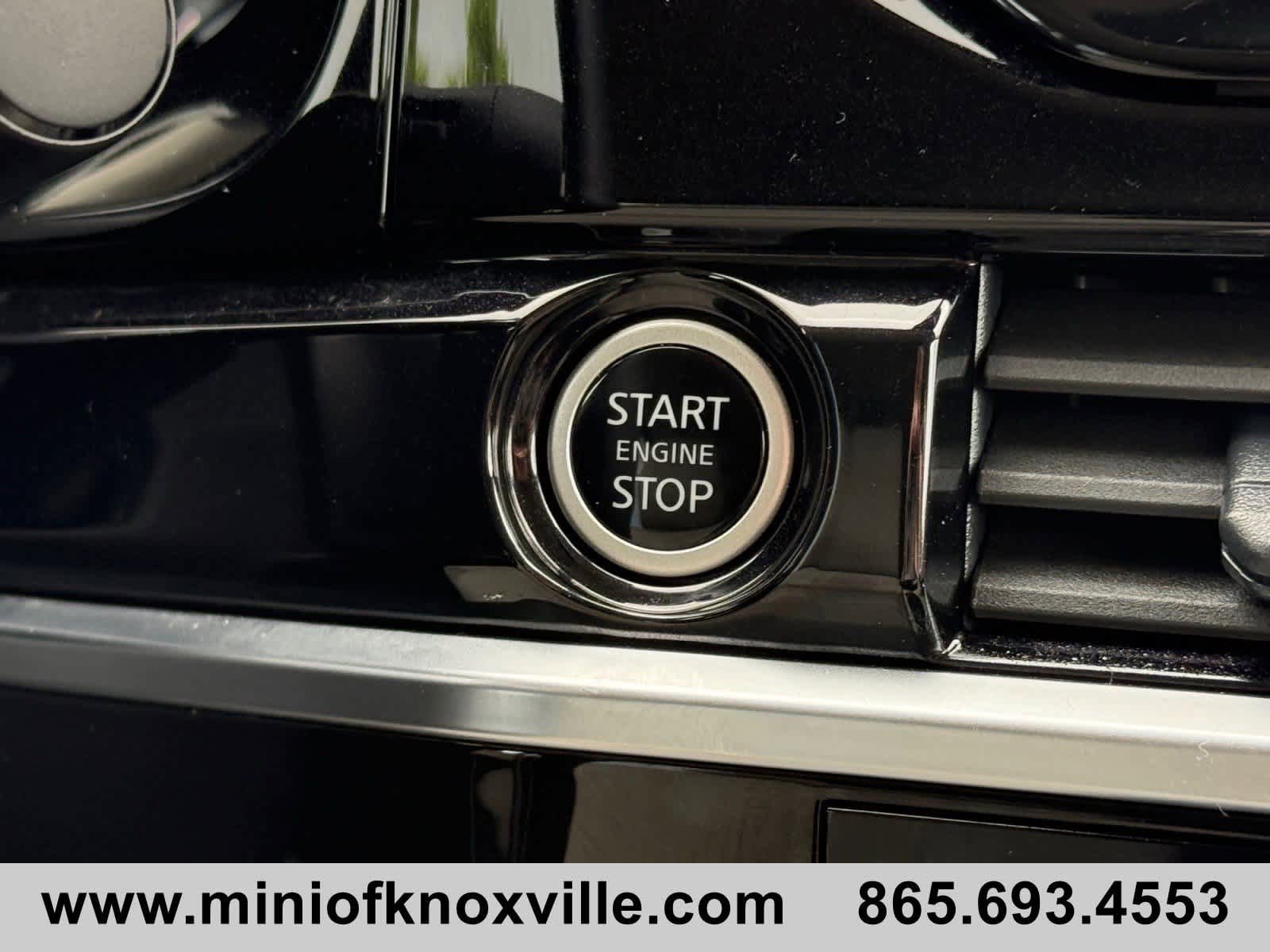 Used 2024 Nissan Pathfinder SV FWD image 25