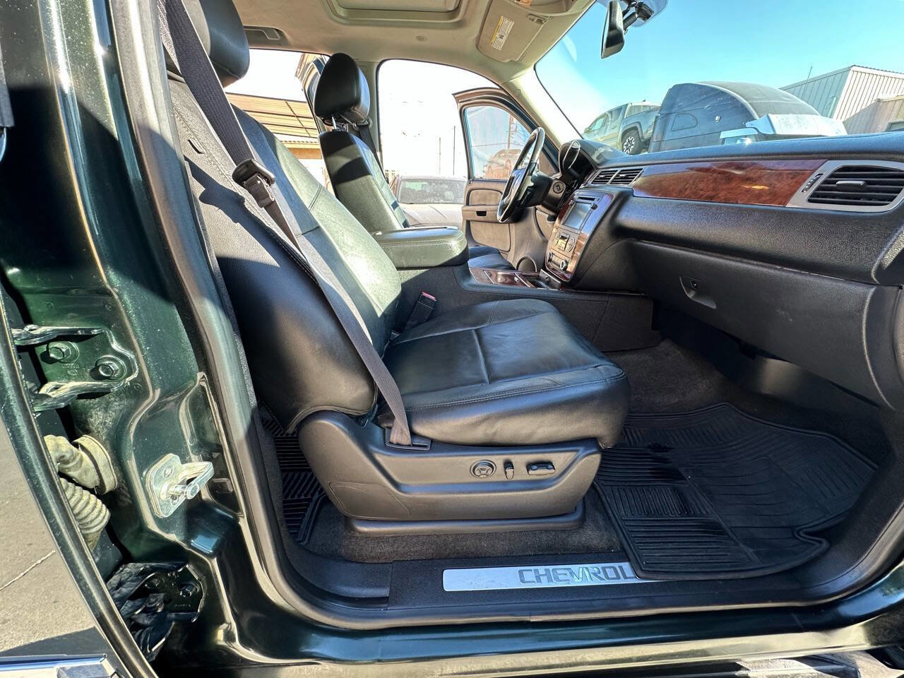 Used 2013 Chevrolet Avalanche LTZ image 11