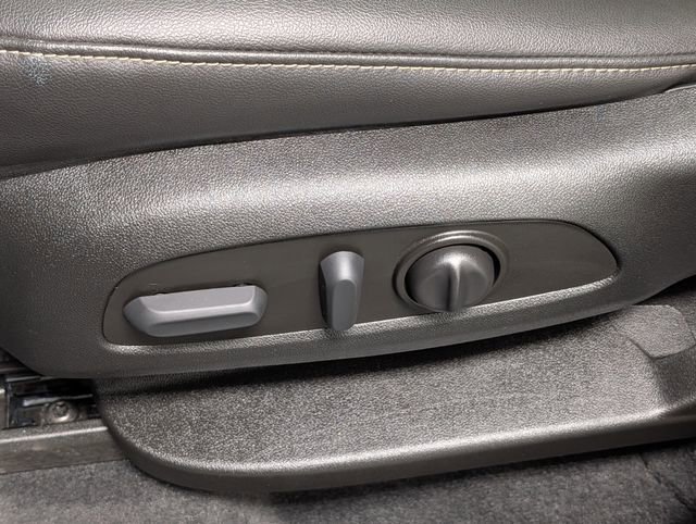 Used 2023 Chevrolet Traverse LT w/ LT Premium Package AWD/4WD image 12