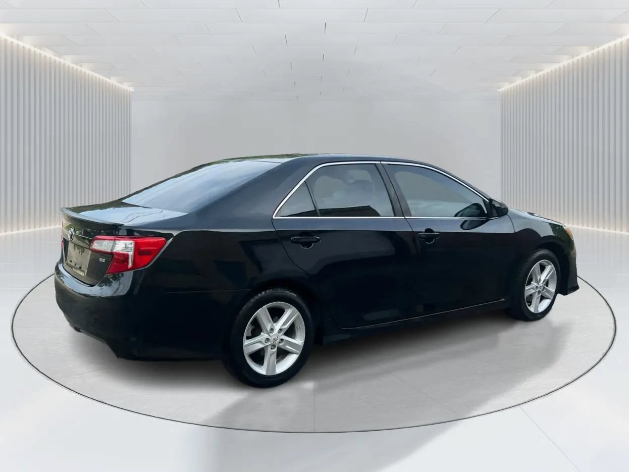 Used 2012 Toyota Camry SE FWD image 4