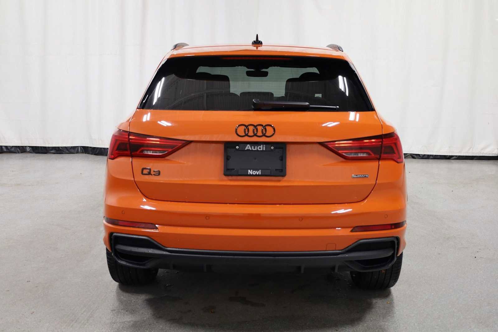Certified 2025 Audi Q3 2.0T Premium w/ Black Optic Sport Package image 7