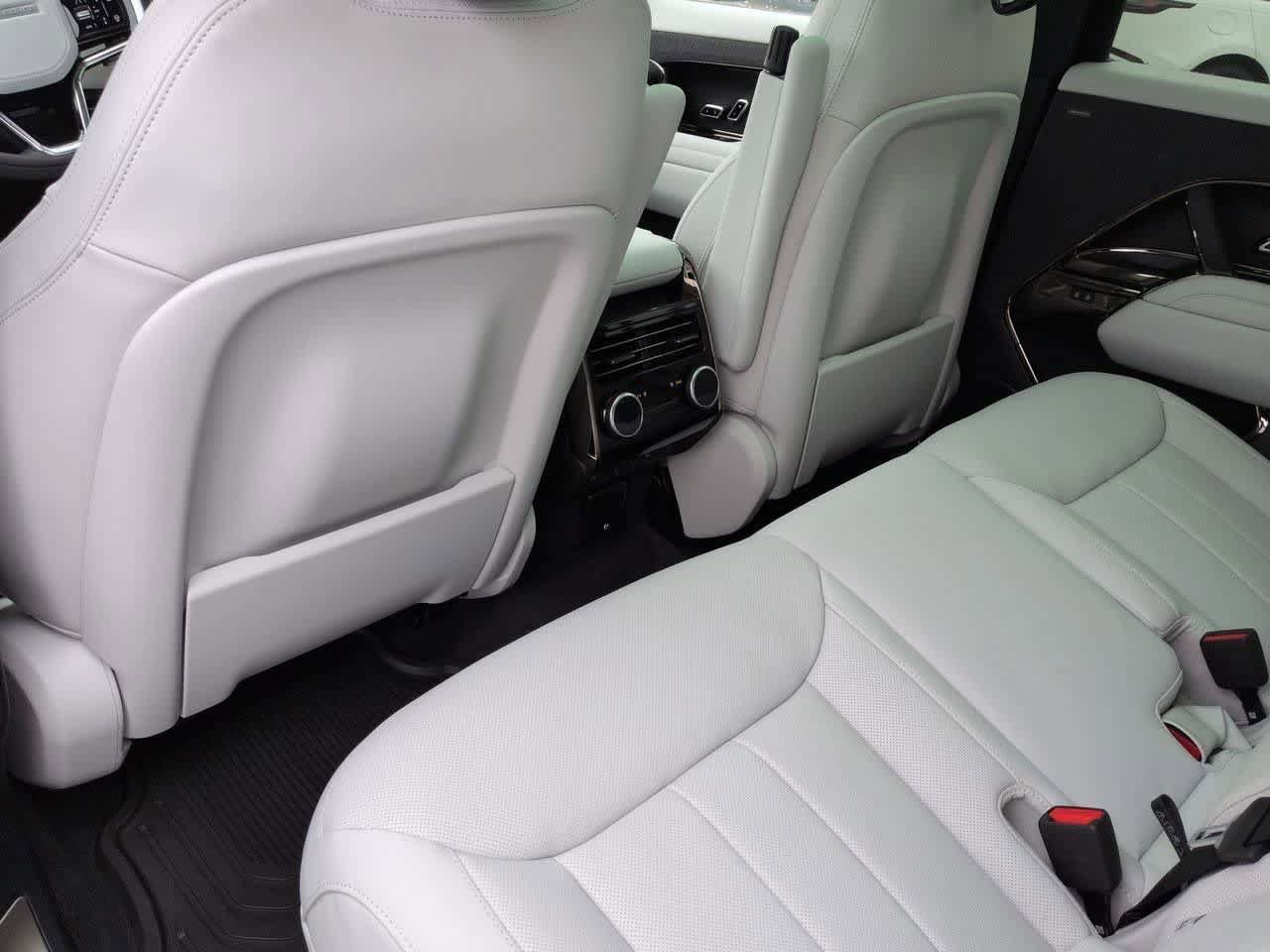 New 2026 Land Rover Range Rover Sport SE AWD/4WD image 18