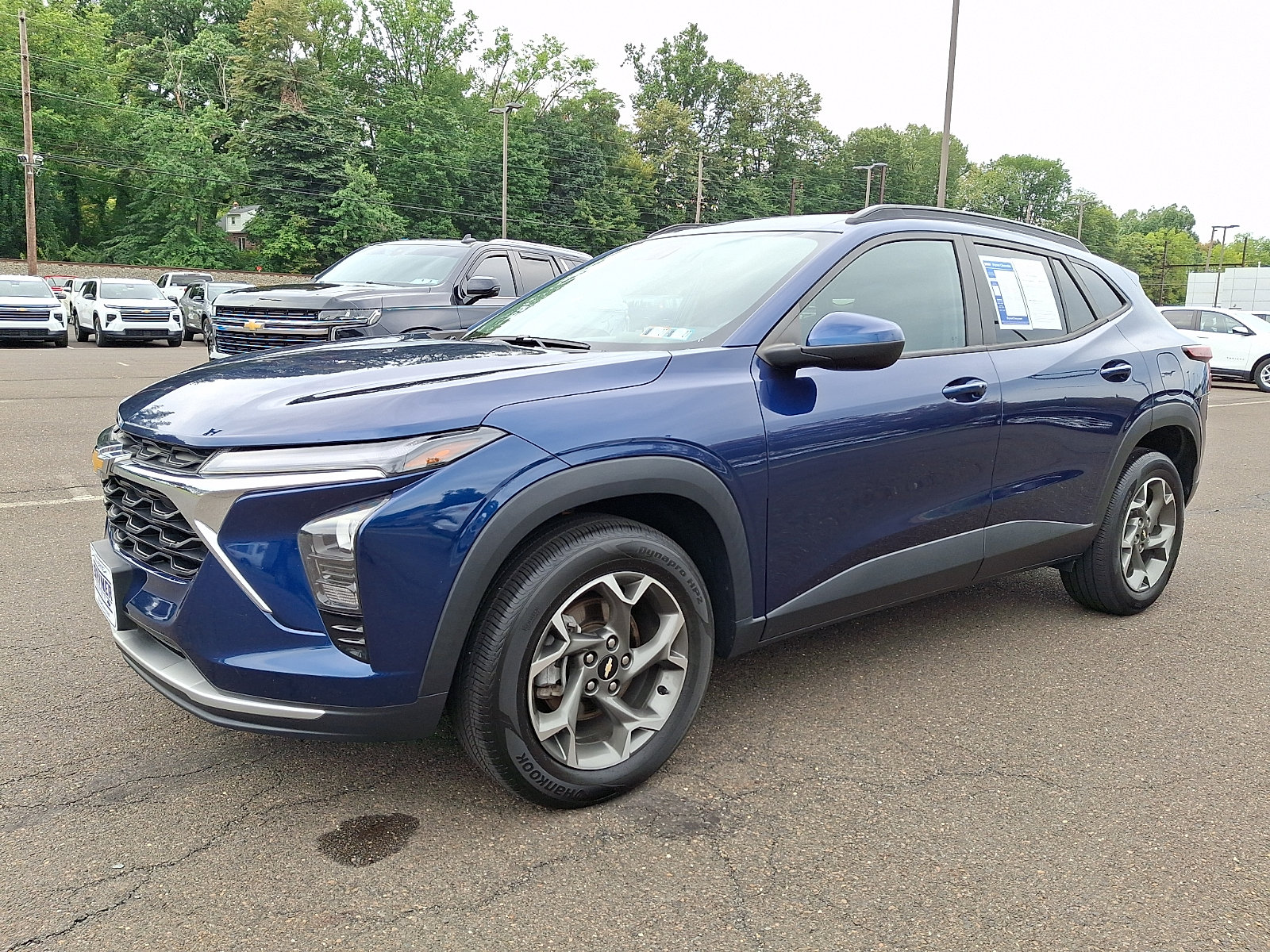 Used 2024 Chevrolet Trax LT w/ Sunroof Package FWD image 3