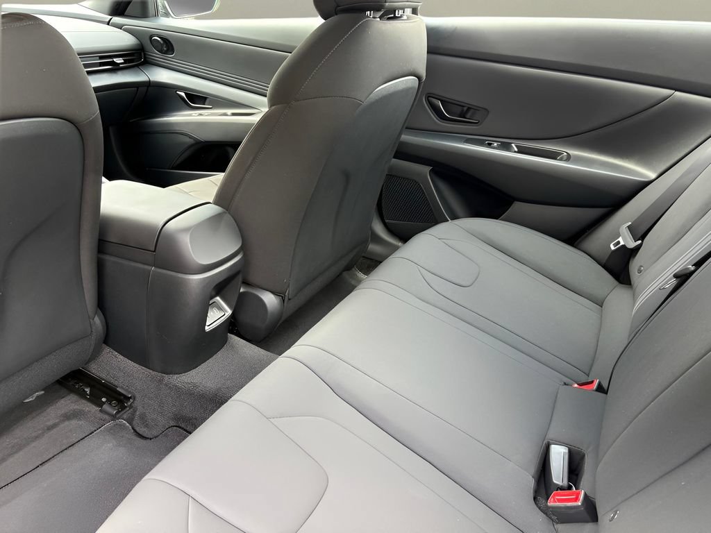 Used 2025 Hyundai Elantra Sport FWD image 21