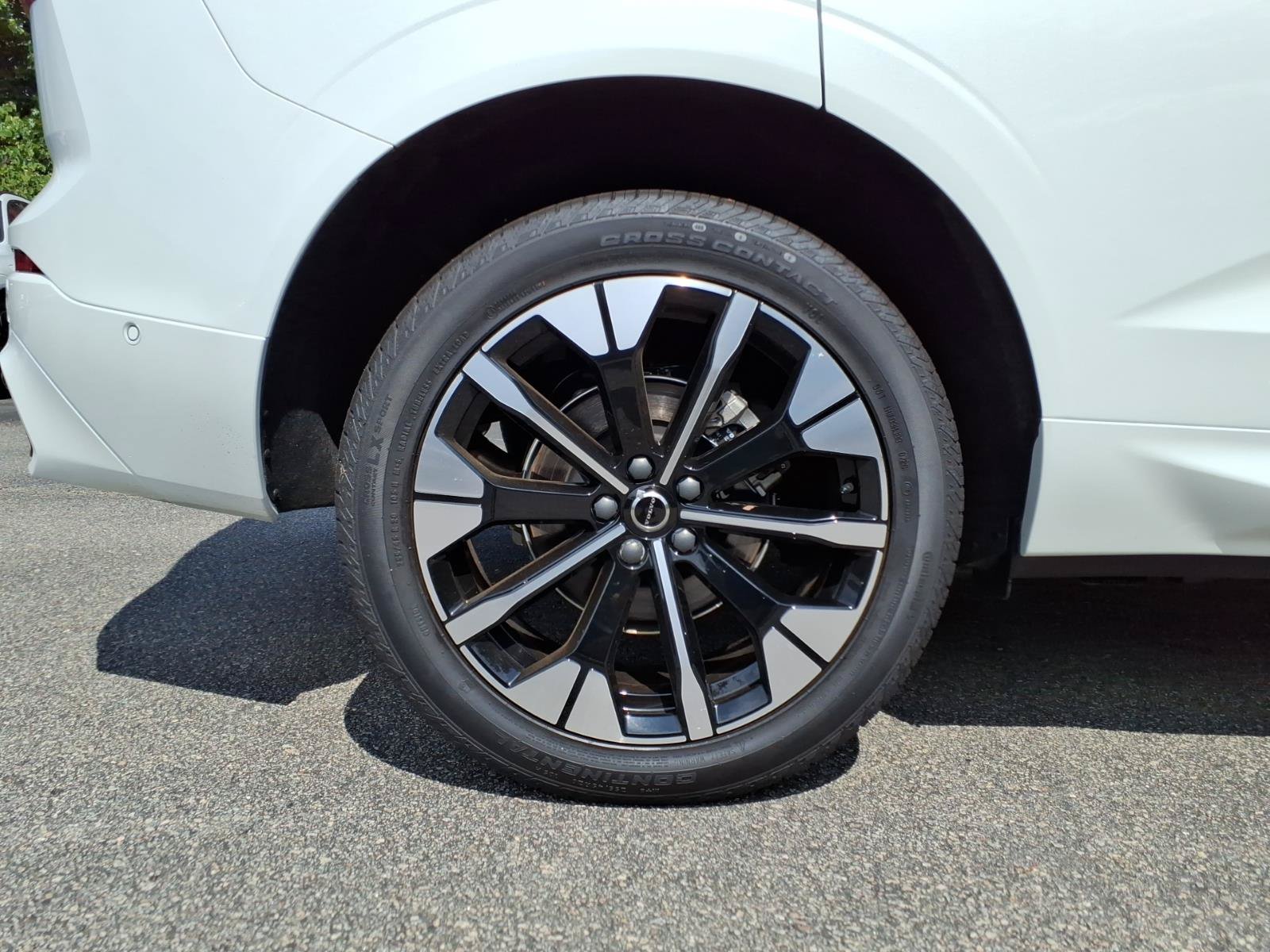 New 2026 Volvo XC60 B5 Ultra w/ Protection Package Premier AWD/4WD image 5