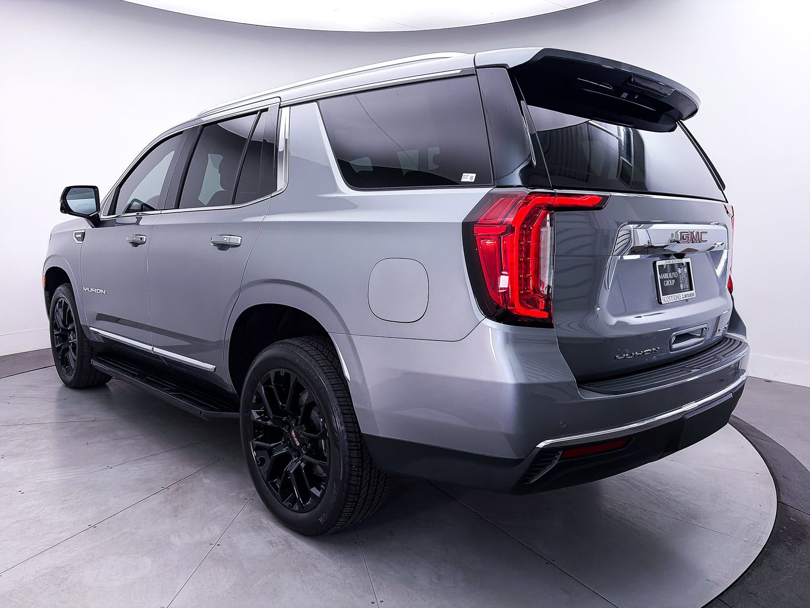 Used 2023 GMC Yukon SLT w/ SLT Premium Package AWD/4WD image 16