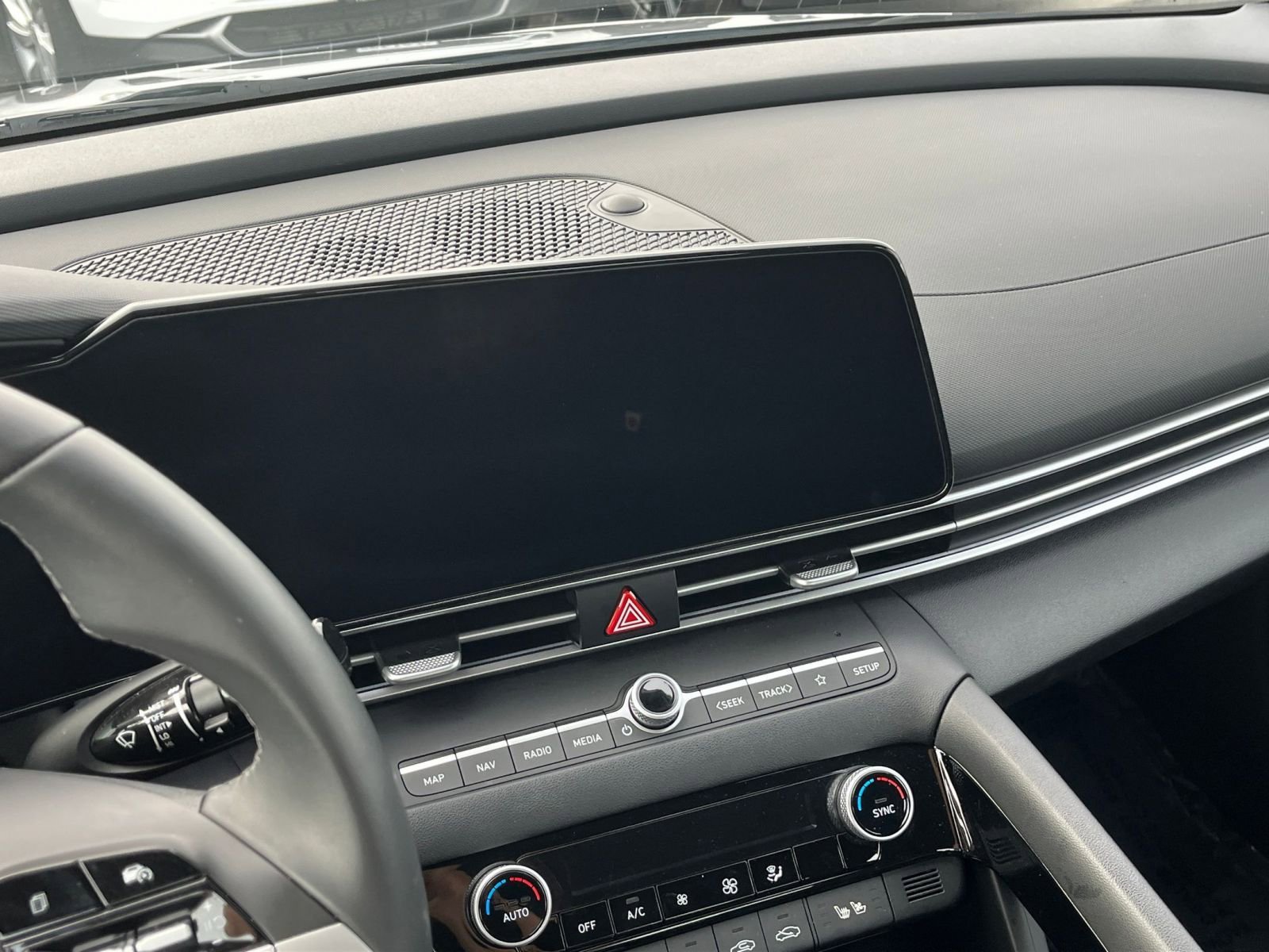 Used 2025 Hyundai Elantra Limited image 18