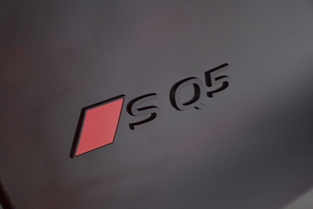 New 2025 Audi SQ5 Premium Plus image 25