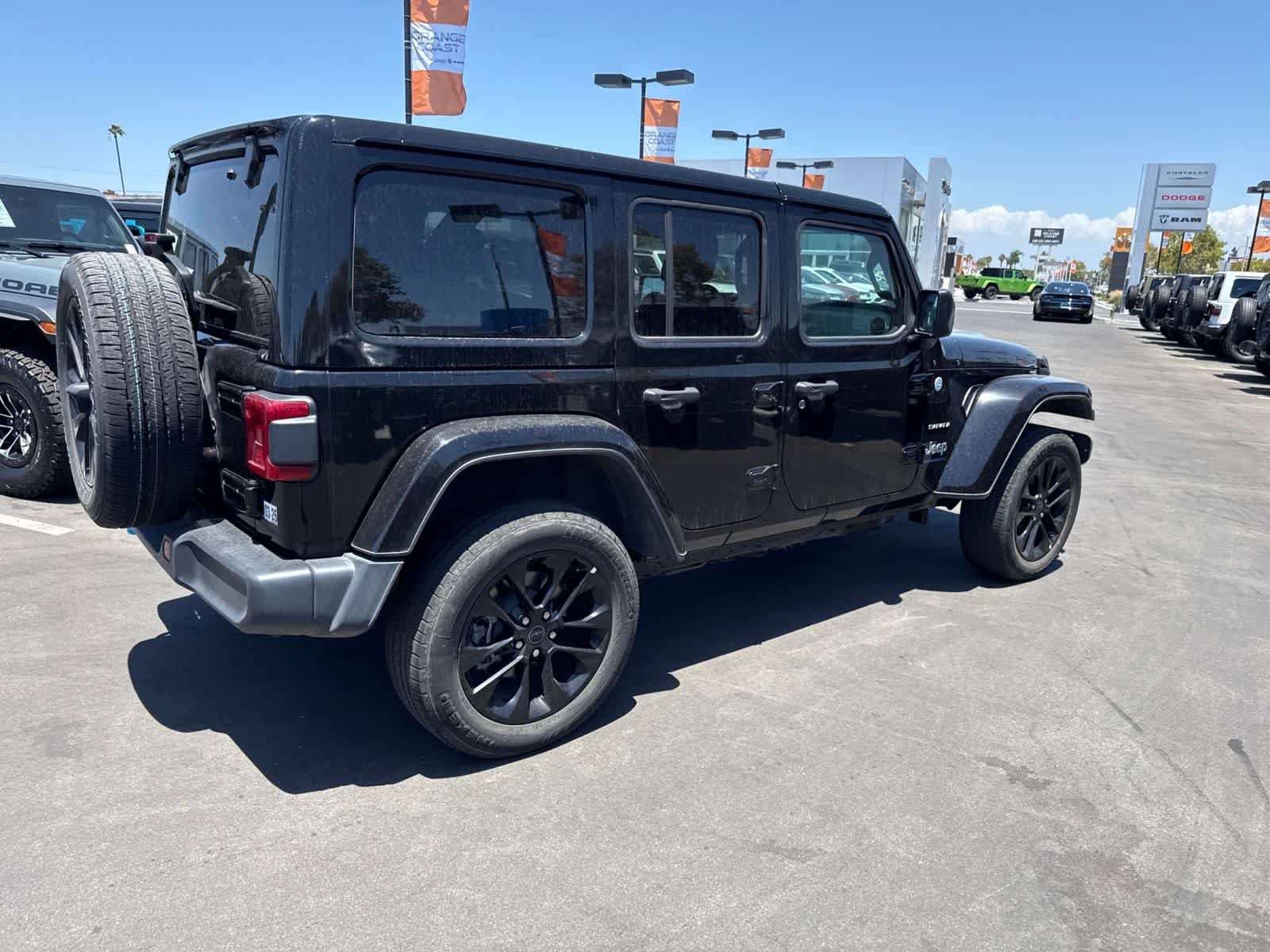 Used 2024 Jeep Wrangler Unlimited Sahara AWD/4WD image 17