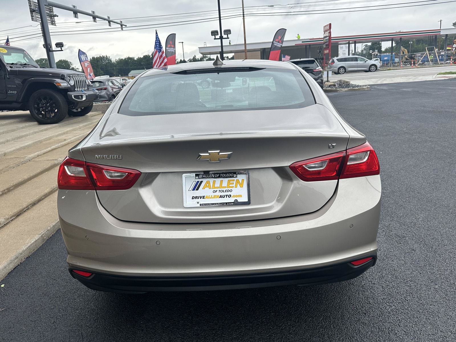 Used 2025 Chevrolet Malibu LT FWD image 9