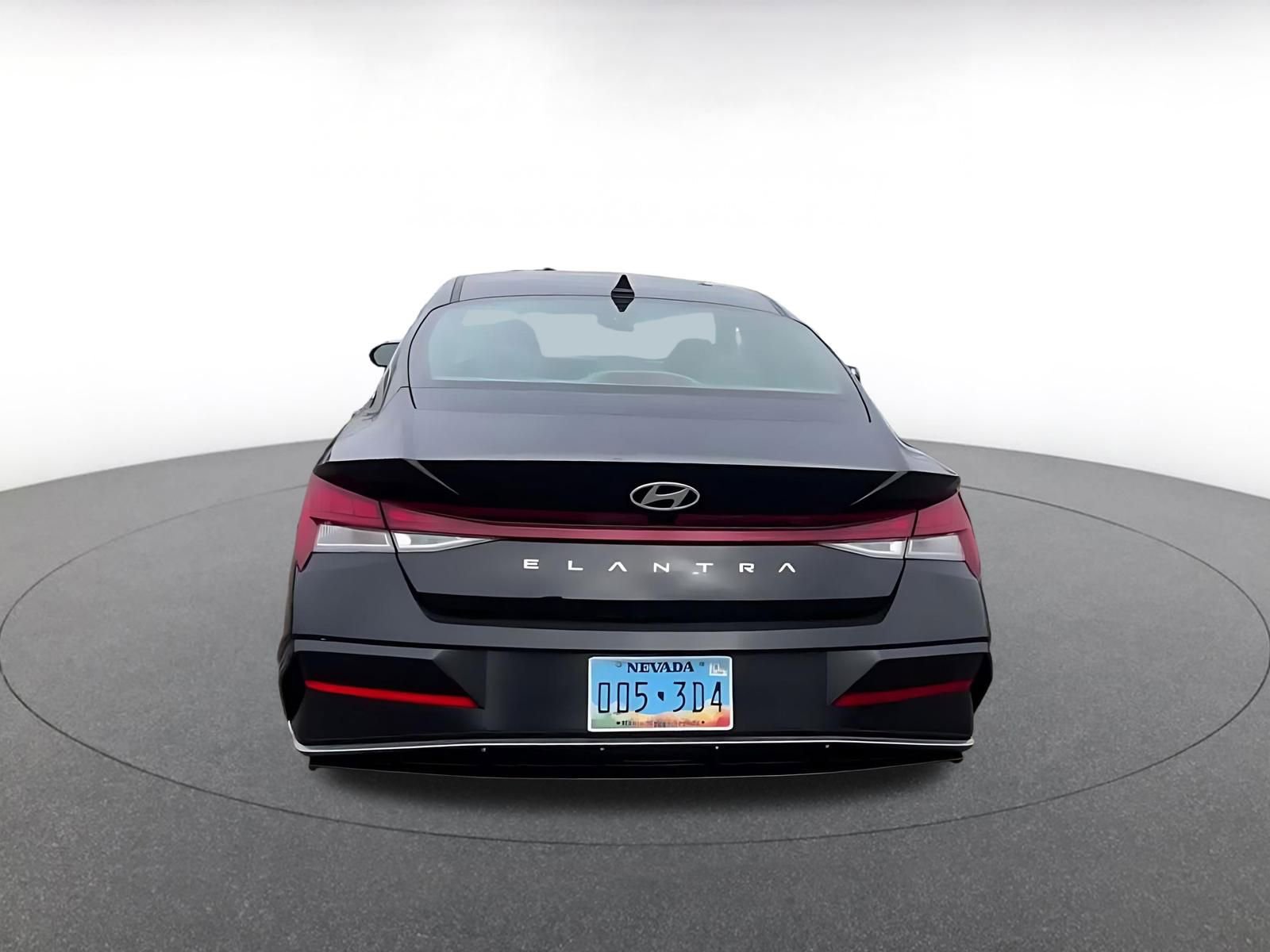 Used 2025 Hyundai Elantra SEL image 12