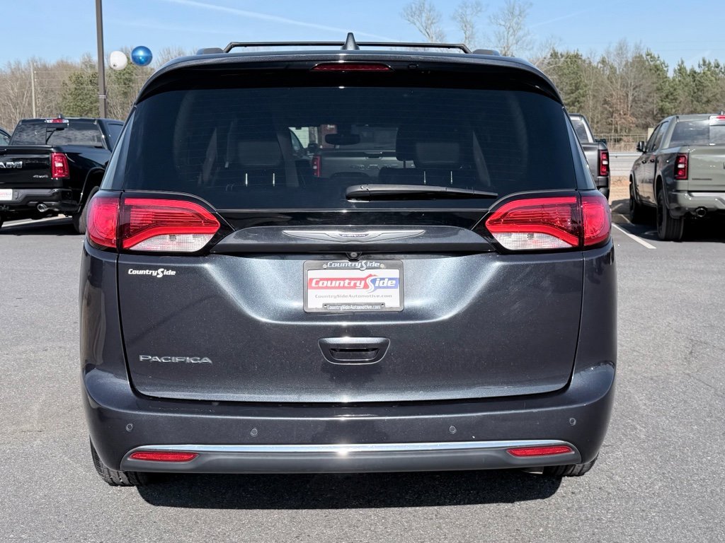 Used 2020 Chrysler Pacifica Touring-L FWD image 8