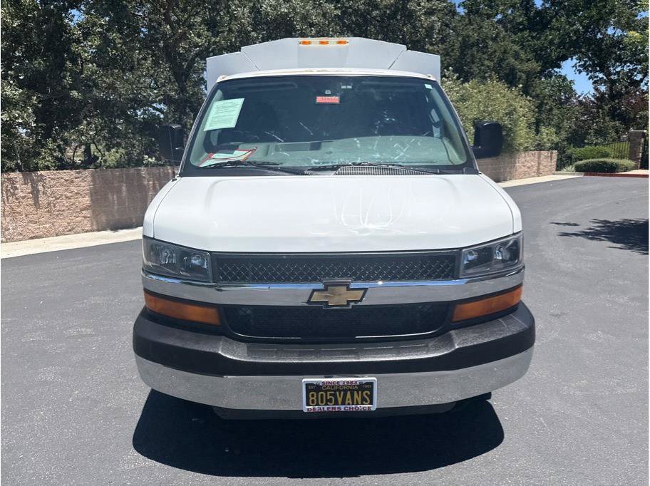 Used 2016 Chevrolet Express 3500 w/ Chrome Appearance Package RWD image 4