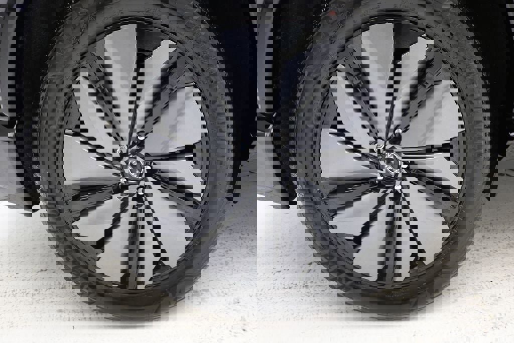 Used 2024 Nissan Ariya AWD image 10