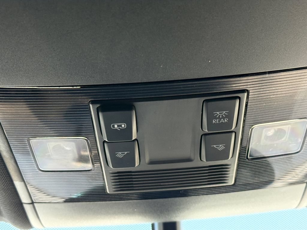 Used 2021 Volkswagen Atlas Cross Sport SE FWD image 19