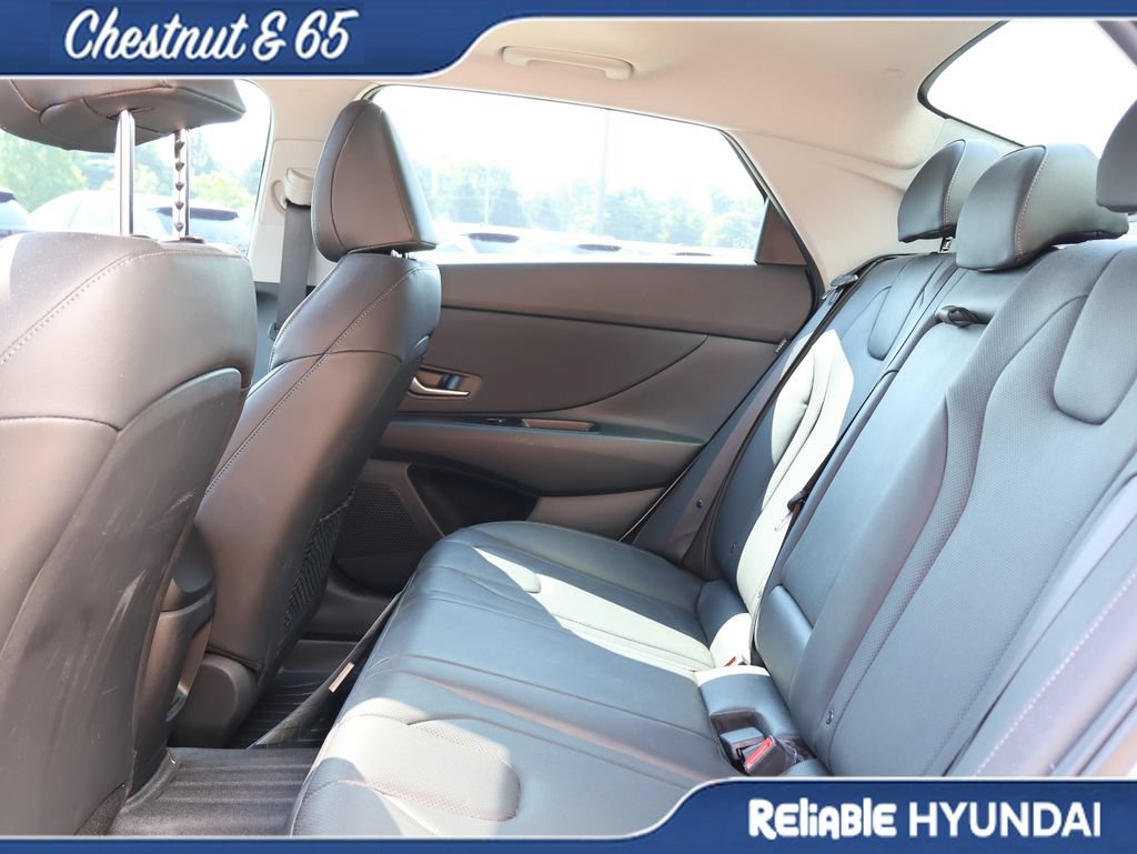 Used 2025 Hyundai Elantra Limited FWD image 18