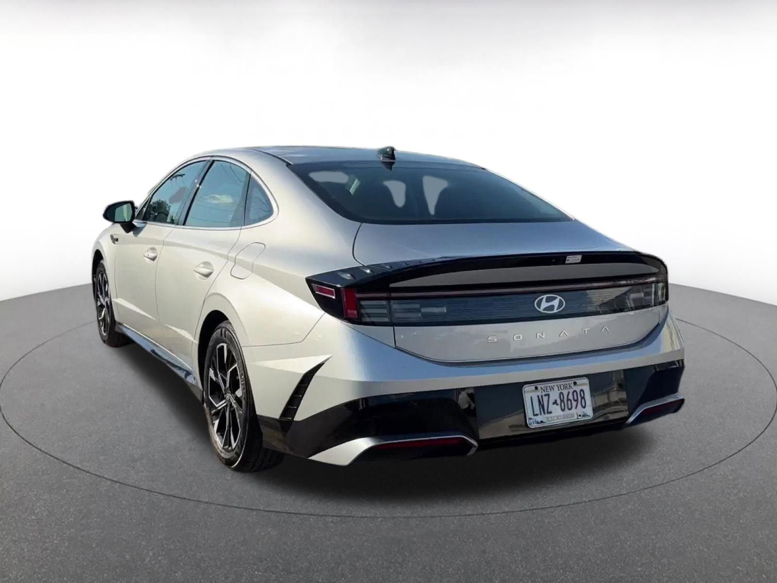 Used 2025 Hyundai Sonata SEL FWD image 11