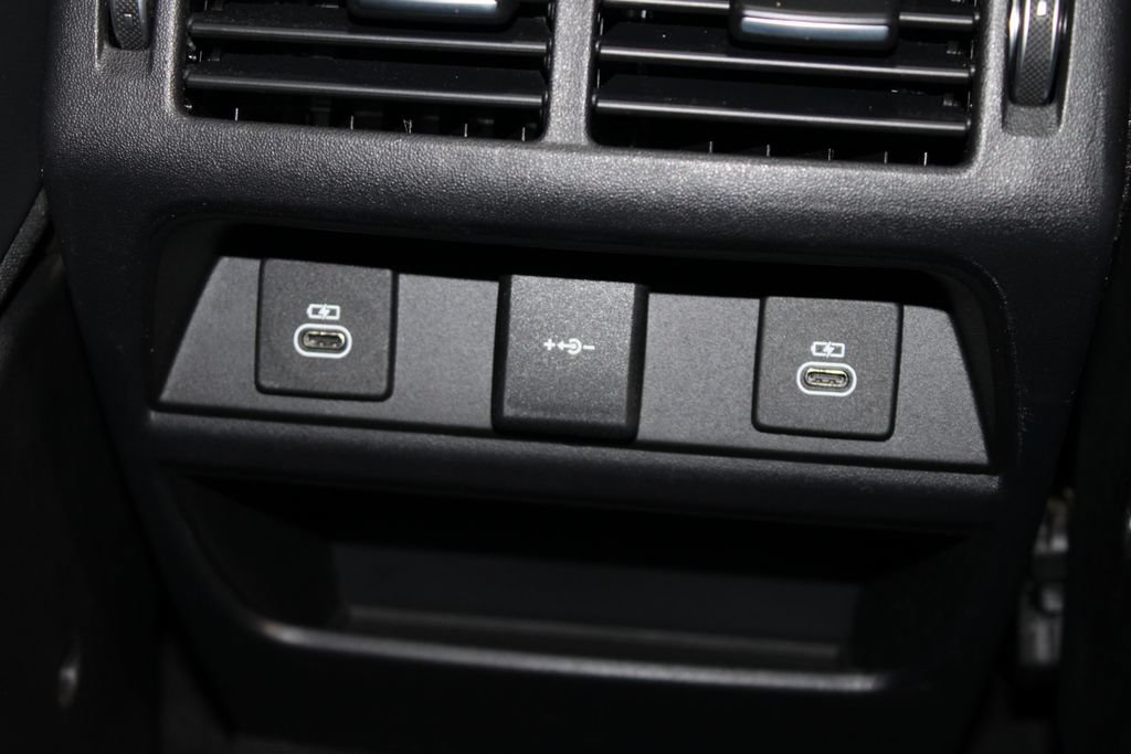 Used 2021 Land Rover Discovery Sport SE AWD/4WD image 33