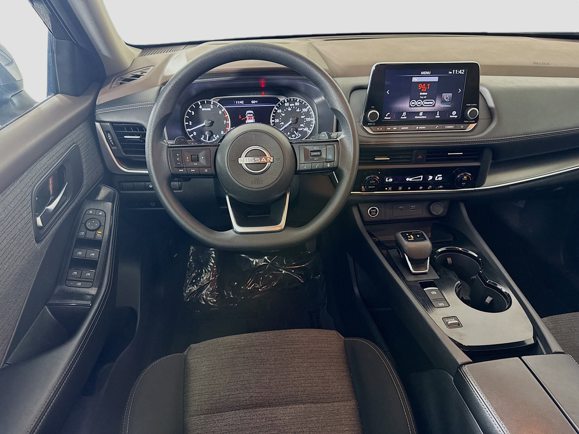 Used 2023 Nissan Rogue SV image 11