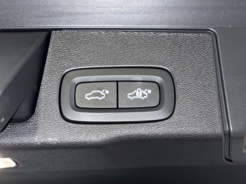 Used 2023 Volvo XC60 T8 Plus w/ Protection Package Premier AWD/4WD image 18