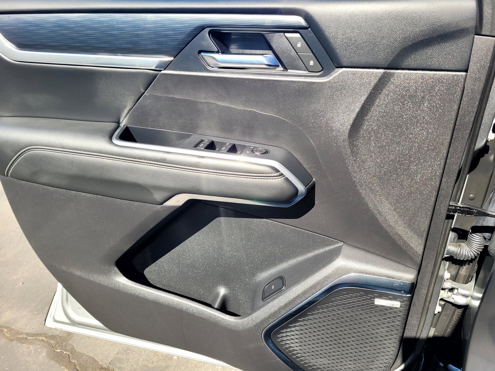 Used 2025 GMC Acadia Elevation FWD image 17